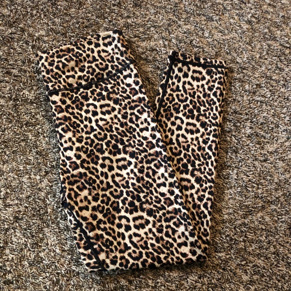 Zyia leopard scrunch leggings